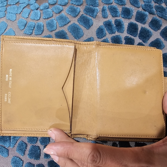 Authentic Celine Kiss lock wallet - Picture 8 of 8